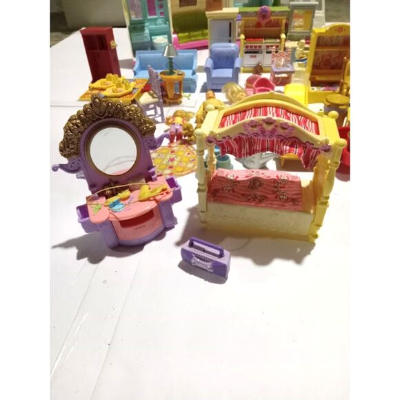 Fisher-Price Loving Family Dollhouse LOT Furniture, Dolls & Accessories - Picture 9 of 16